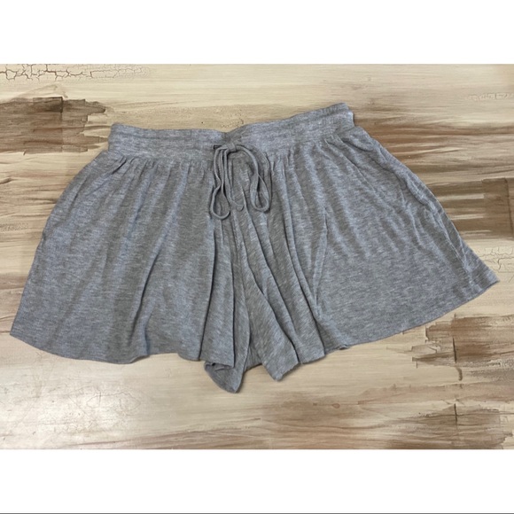 Fashion Nova Pants - Fashion Nova Lightweight Shorts Grey Size M